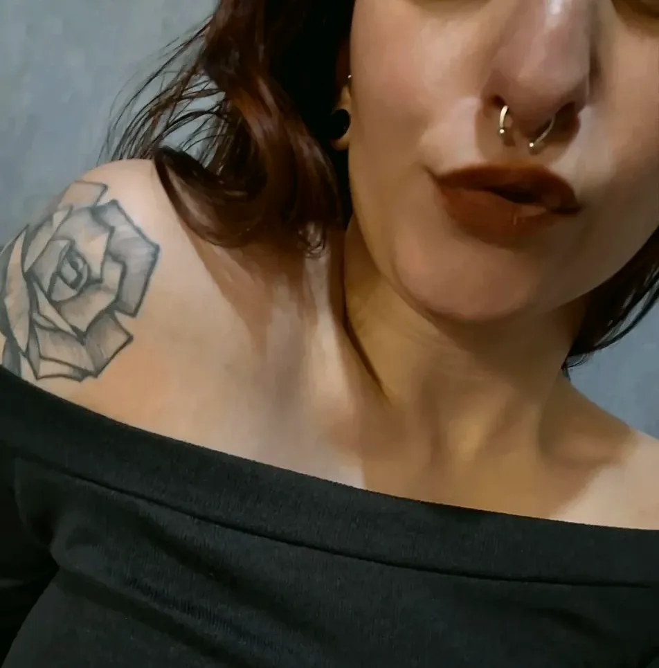 Amira, 34