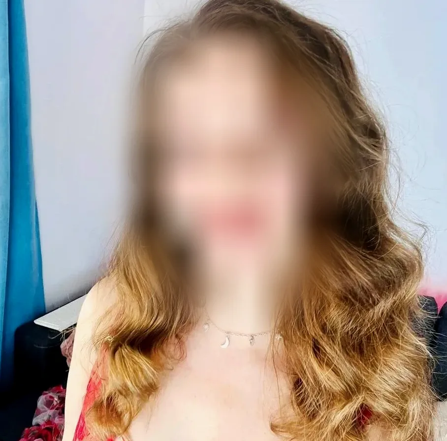 Ayse, 26