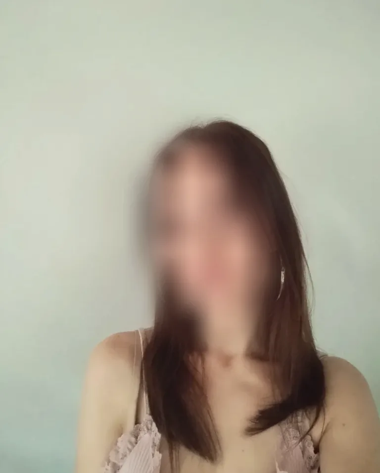 Carla, 27