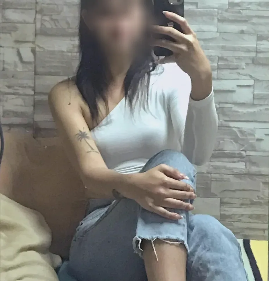 Christina, 32