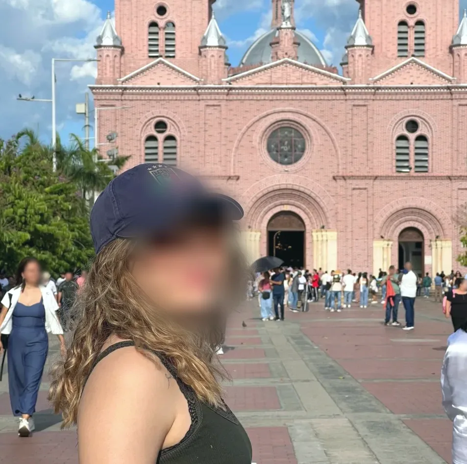 Esra, 25