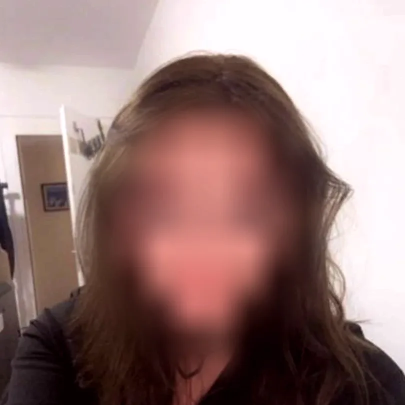 Larissa, 25