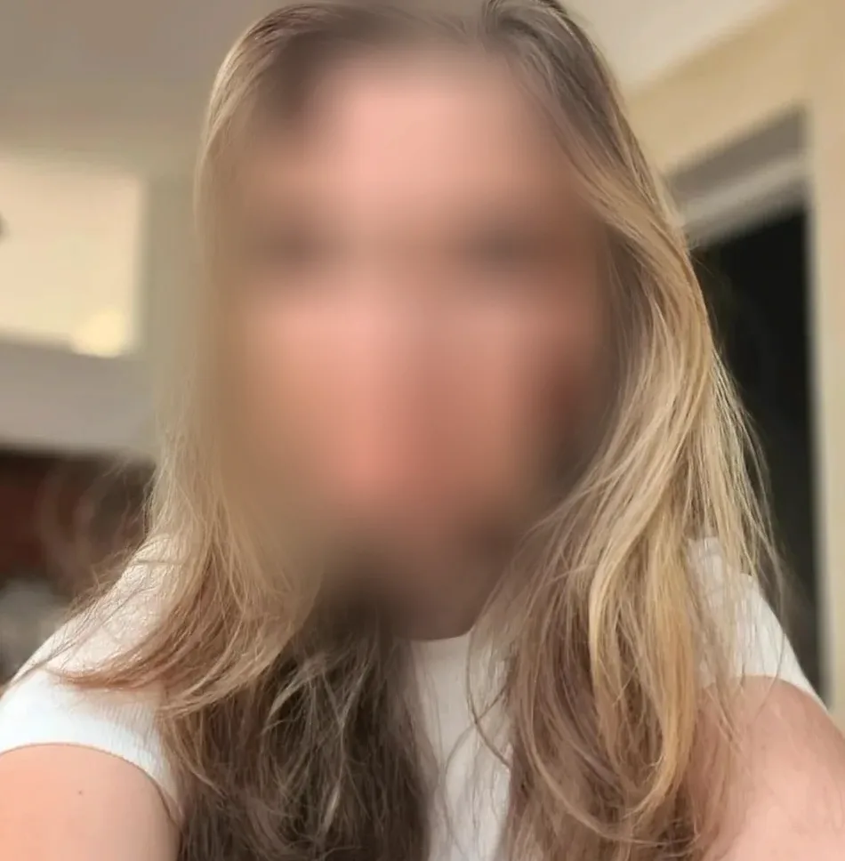 Leonie, 22
