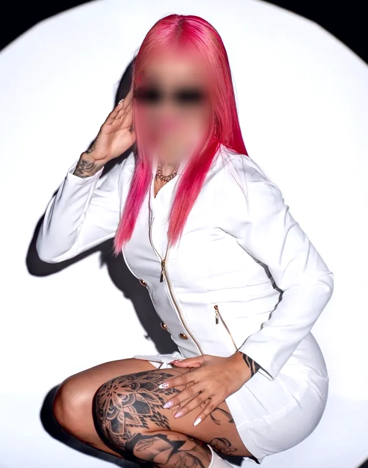 Stefanie, 22