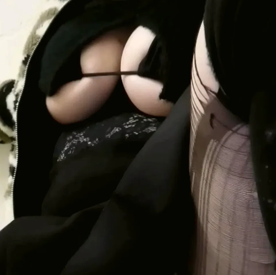 Vanessa, 26